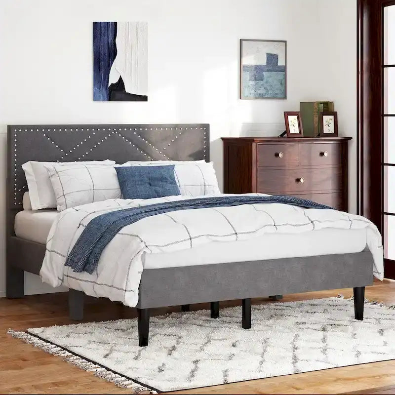 Lit plateforme avec tête de lit capitonnée de rangement et rangement sous le lit